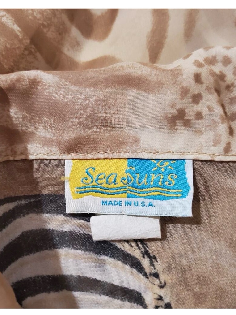 Vintage 80’s Women’s Beige Suns Sets Safari Print Button-Up Blouse - Picture 8 of 10
